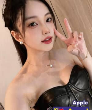 Attractive KL escort model posing elegantly in Kuala Lumpur – sexy girl KL premium companion